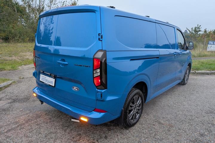 Blå Ford Transit Custom 300 L2 fra 2024