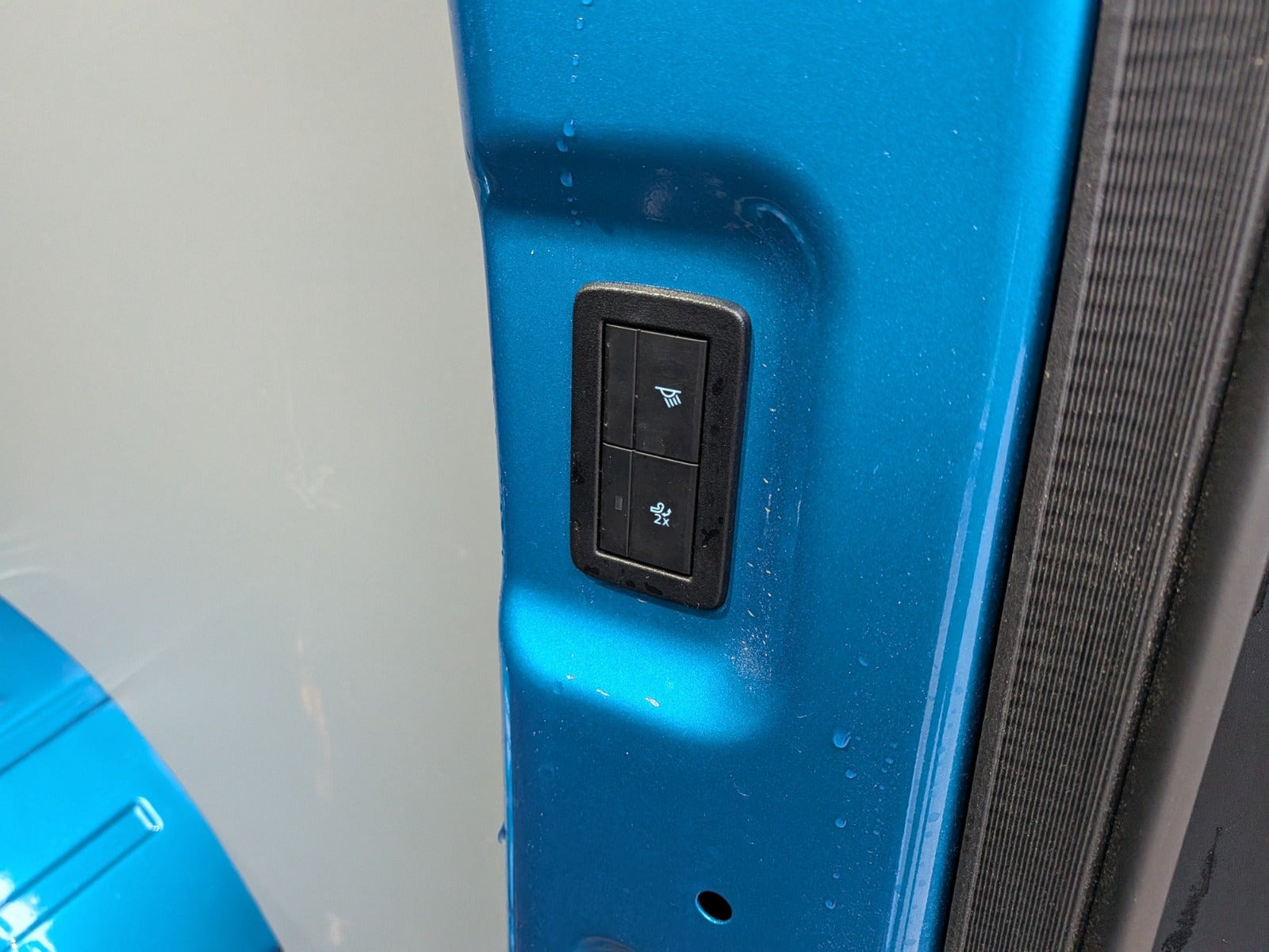 Blå Ford Transit Custom 300 L2 fra 2024