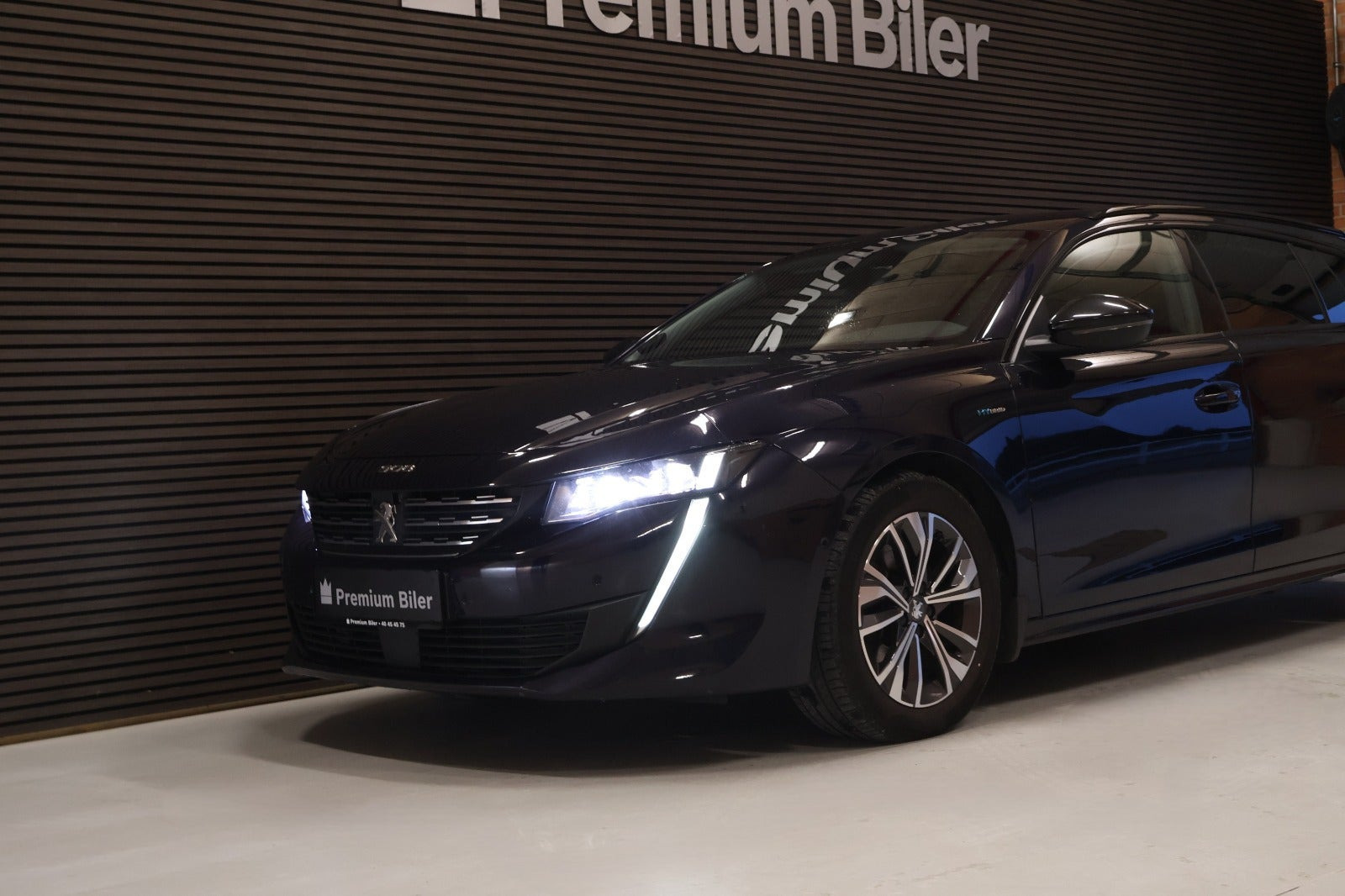 Blå Peugeot 508 fra 2022