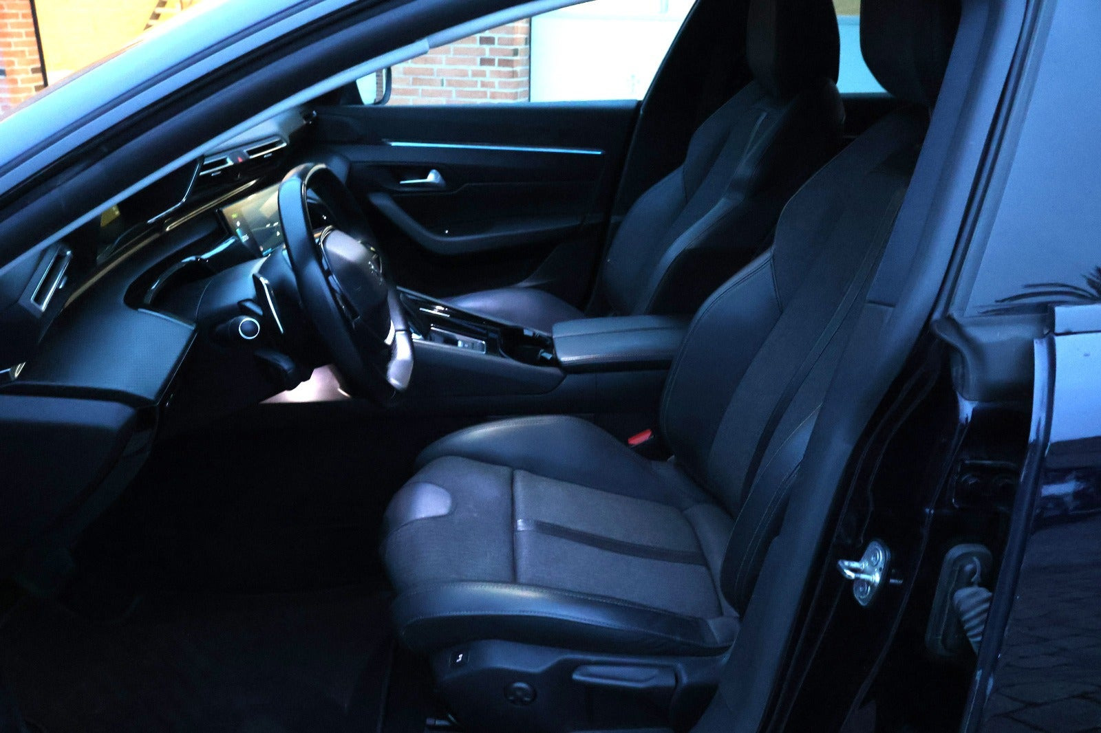 Blå Peugeot 508 fra 2022