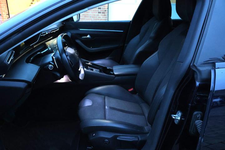 Blå Peugeot 508 fra 2022