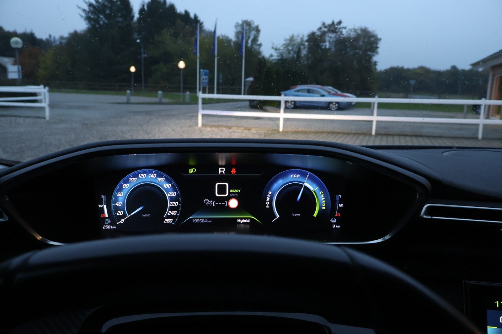 Blå Peugeot 508 fra 2022