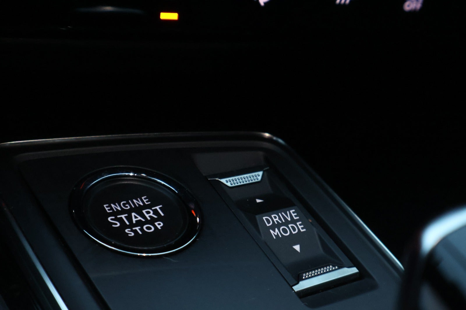 Blå Peugeot 508 fra 2022