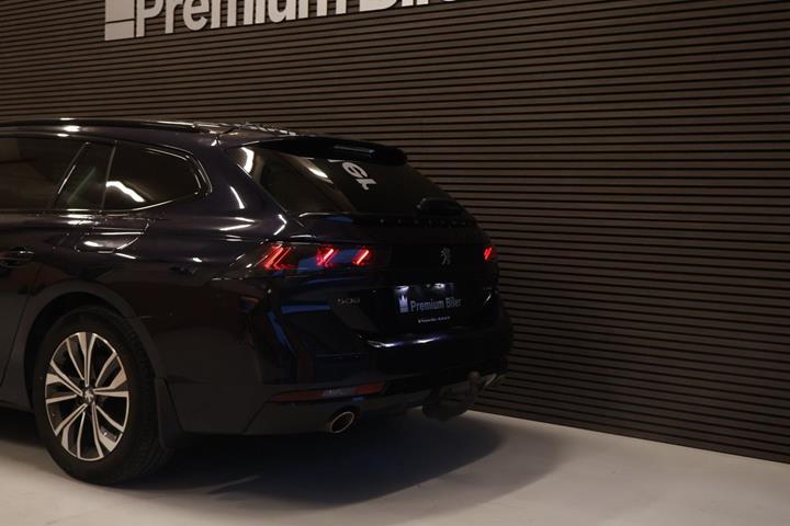 Blå Peugeot 508 fra 2022