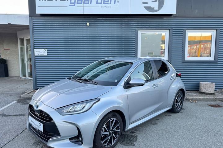 Sølv Toyota Yaris fra 2022