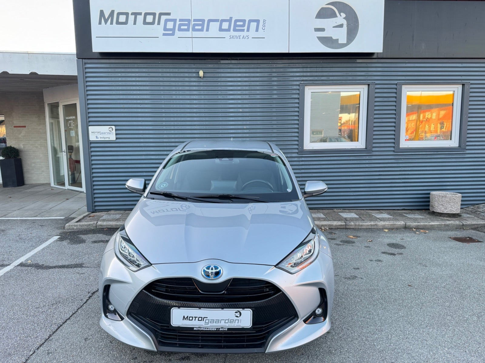 Sølv Toyota Yaris fra 2022