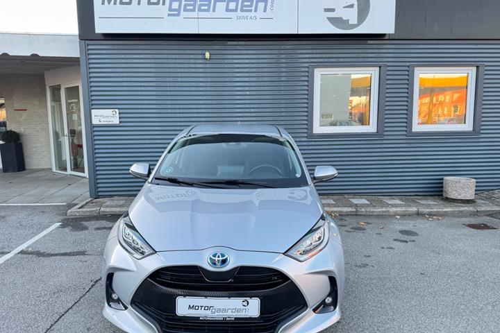 Sølv Toyota Yaris fra 2022