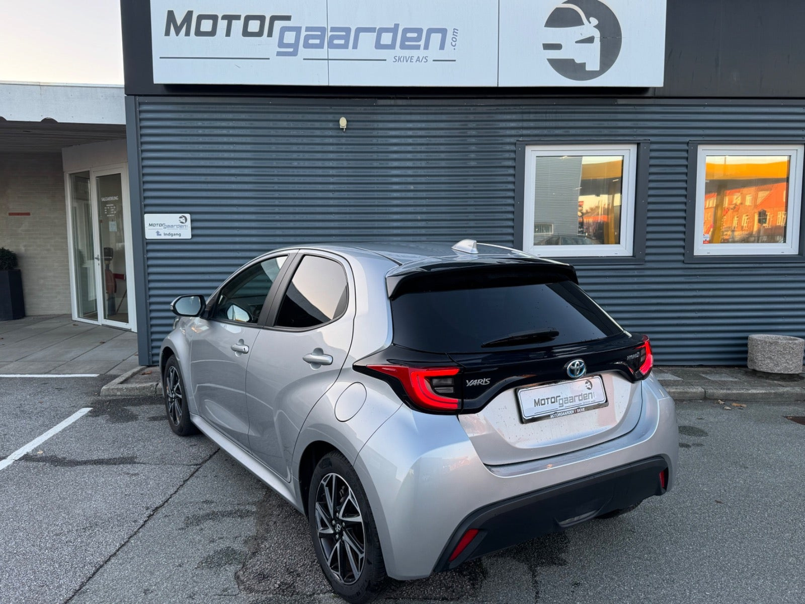 Sølv Toyota Yaris fra 2022