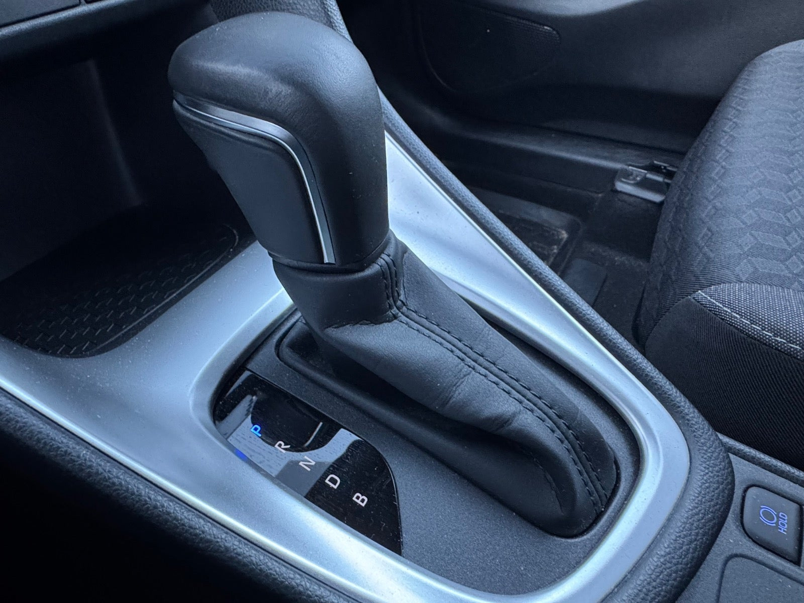 Sølv Toyota Yaris fra 2022
