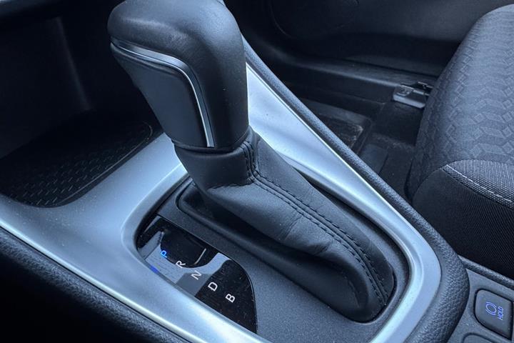 Sølv Toyota Yaris fra 2022