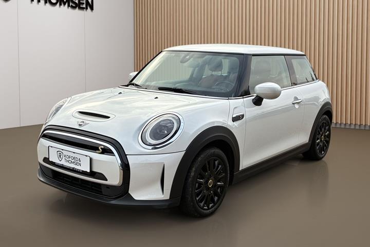 Hvid Mini Cooper fra 2023 set udefra