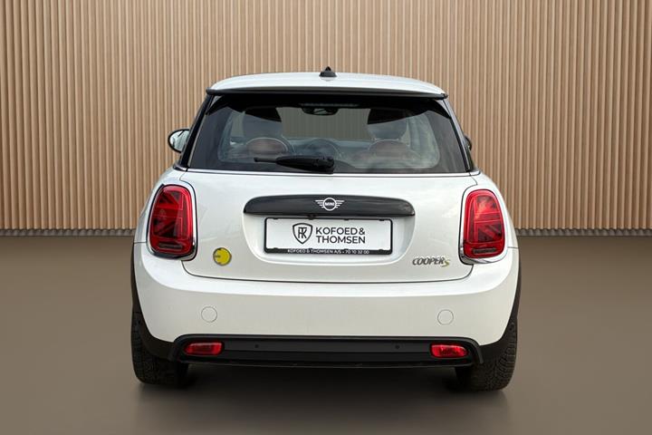 Hvid Mini Cooper fra 2023