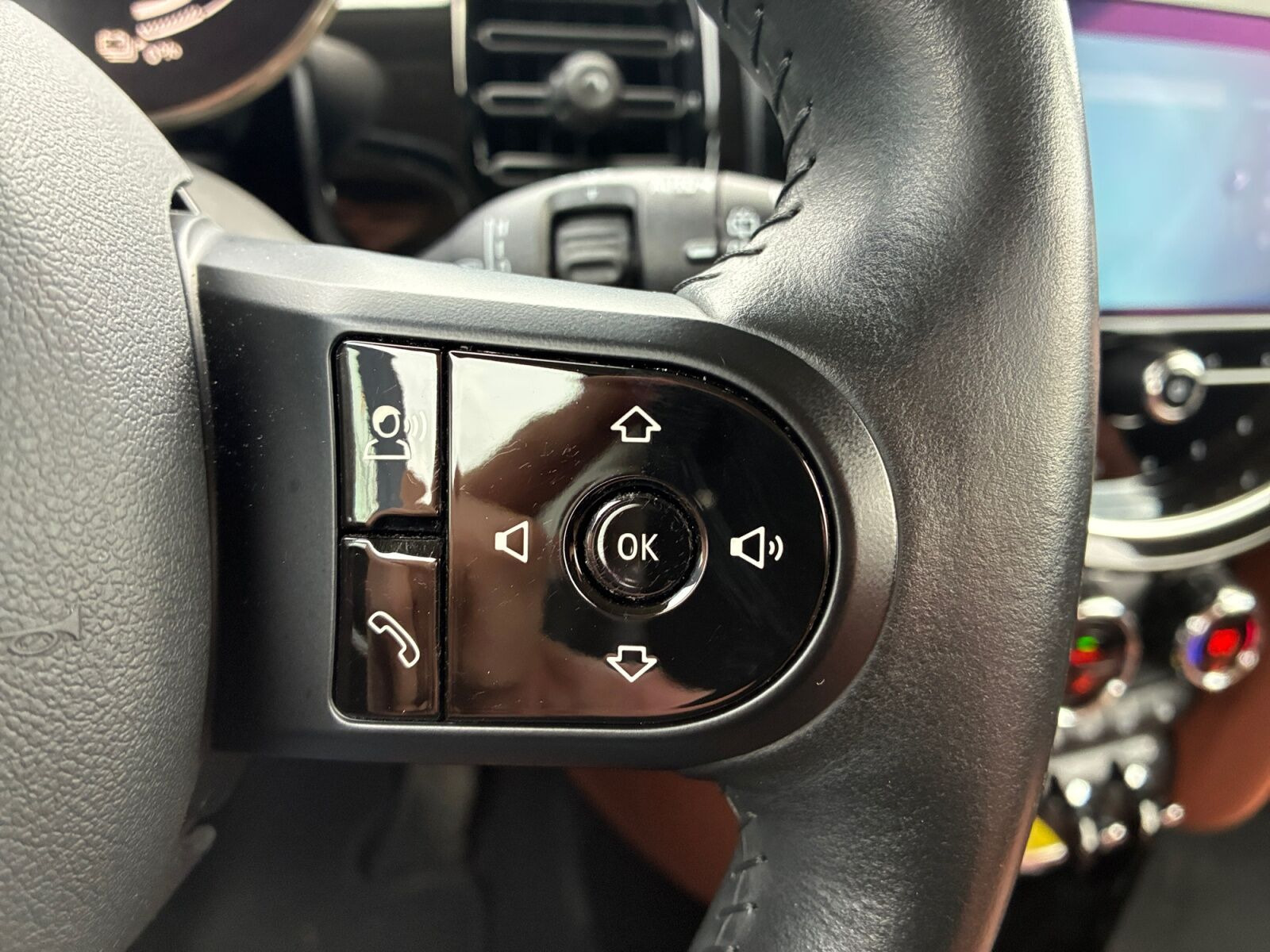 Hvid Mini Cooper fra 2023