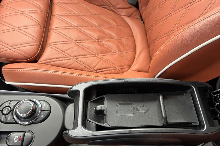Hvid Mini Cooper fra 2023