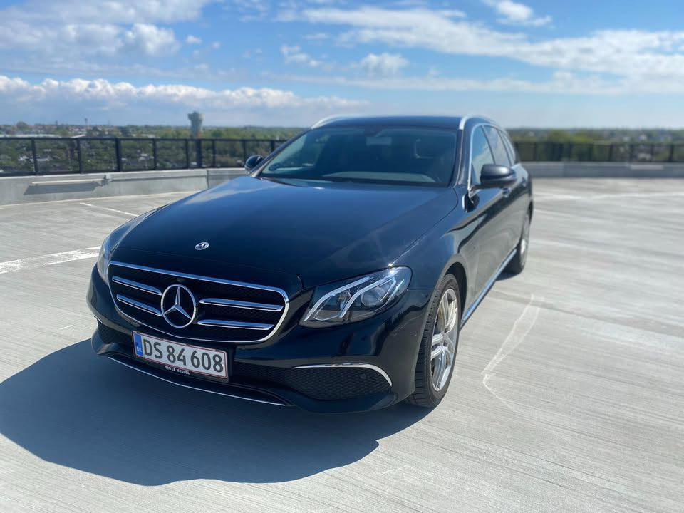 Sort Mercedes E300 de fra 2019