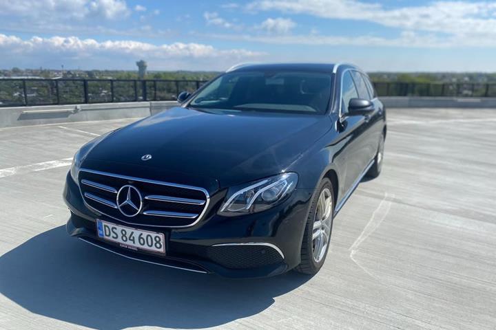 Sort Mercedes E300 de fra 2019