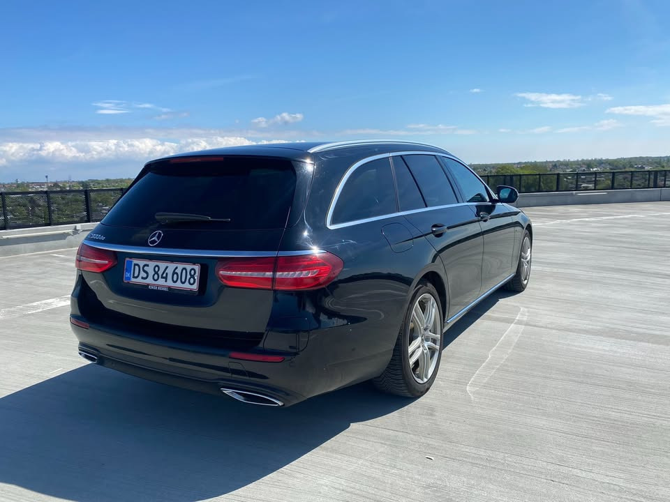 Sort Mercedes E300 de fra 2019