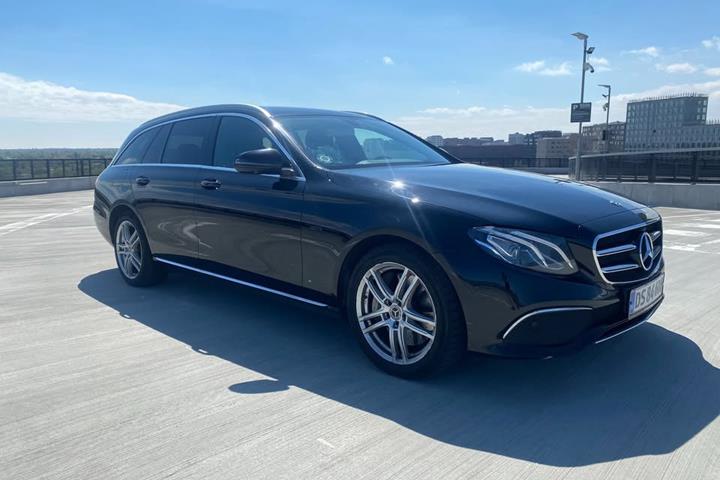 Sort Mercedes E300 de fra 2019