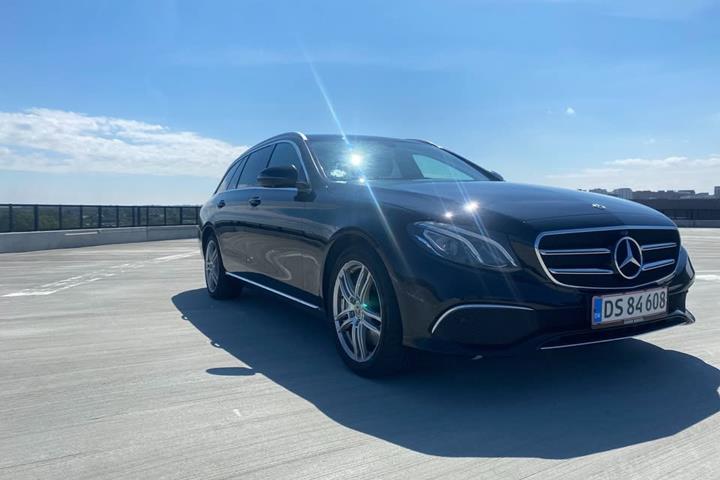 Sort Mercedes E300 de fra 2019