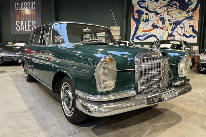 Grøn Mercedes 220 fra 1960
