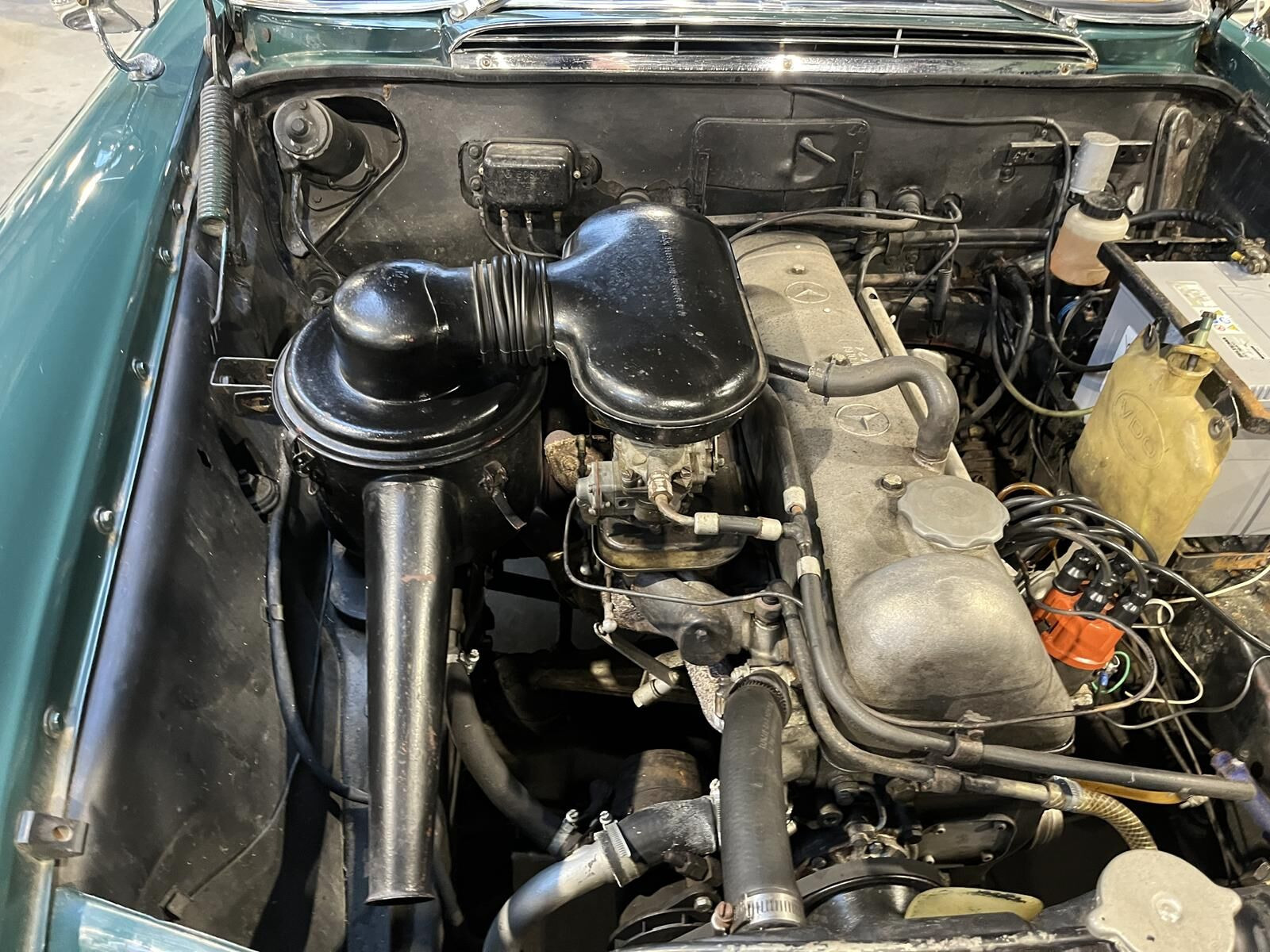 Grøn Mercedes 220 fra 1960