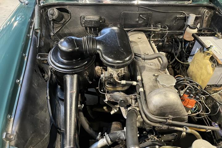 Grøn Mercedes 220 fra 1960