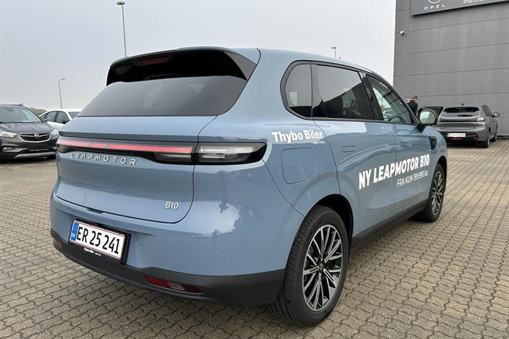 Blå Leapmotor B10 fra 2026