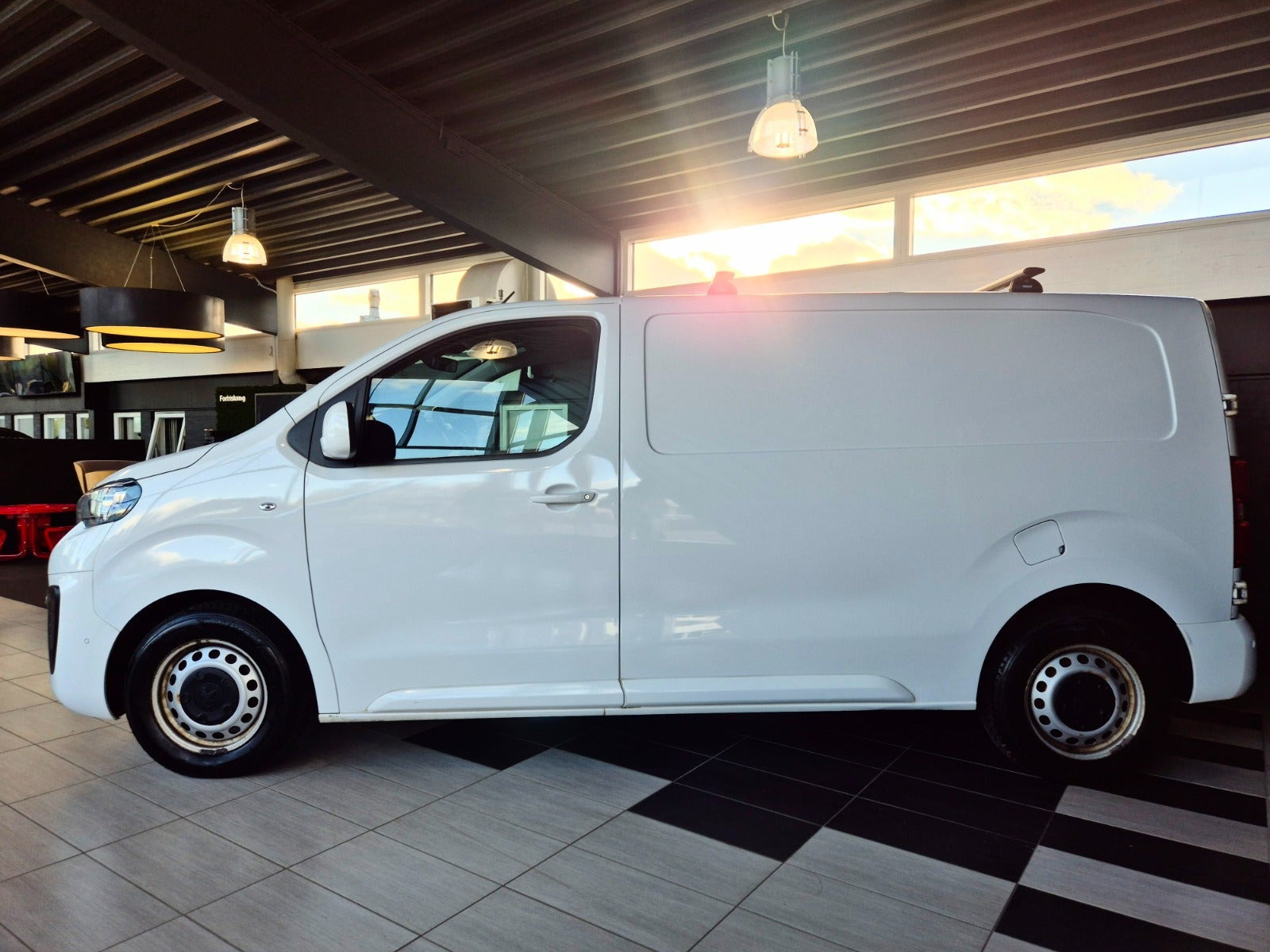Hvid Peugeot Expert fra 2020