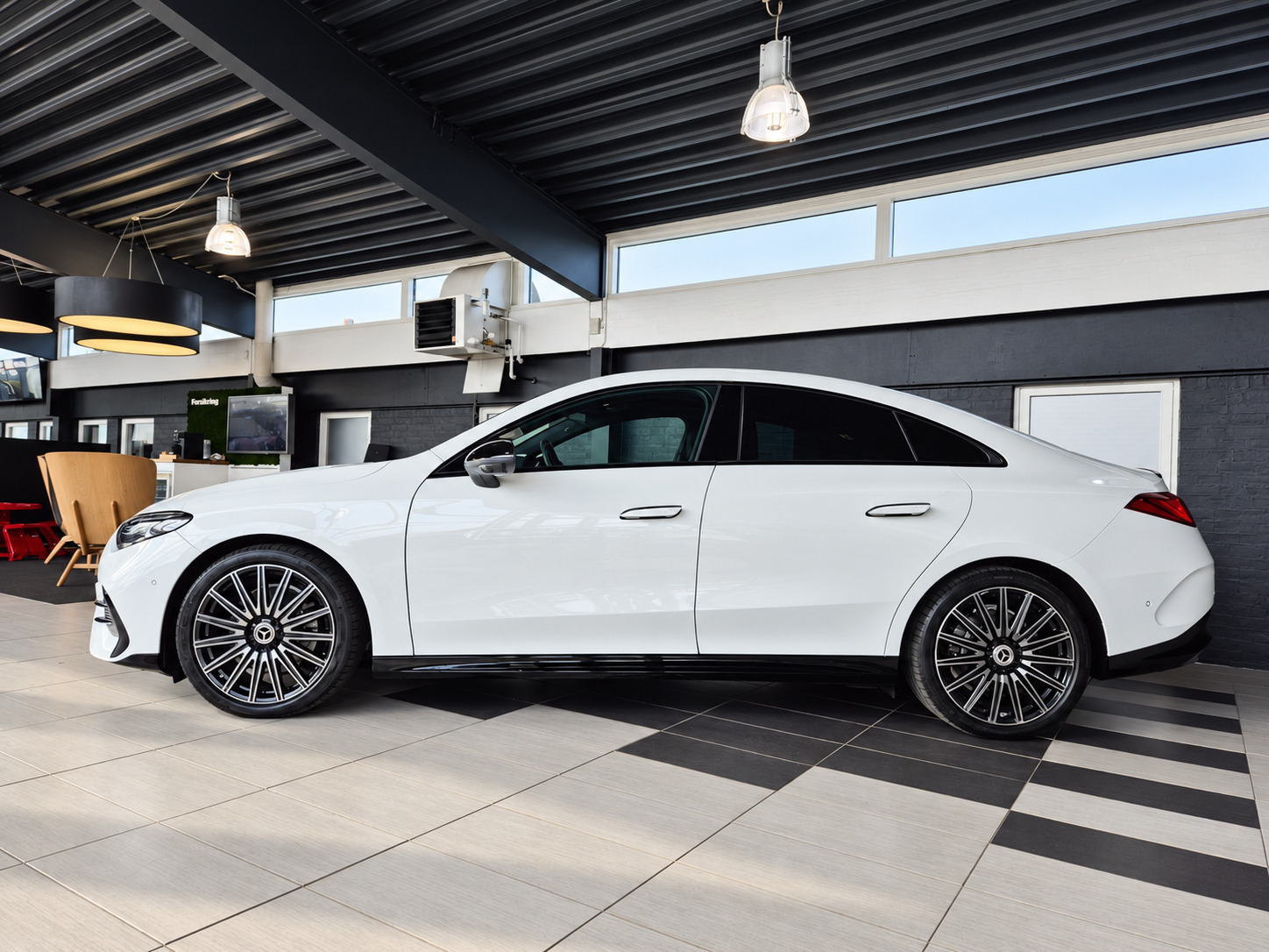 Hvid Mercedes CLA250+ fra 2025