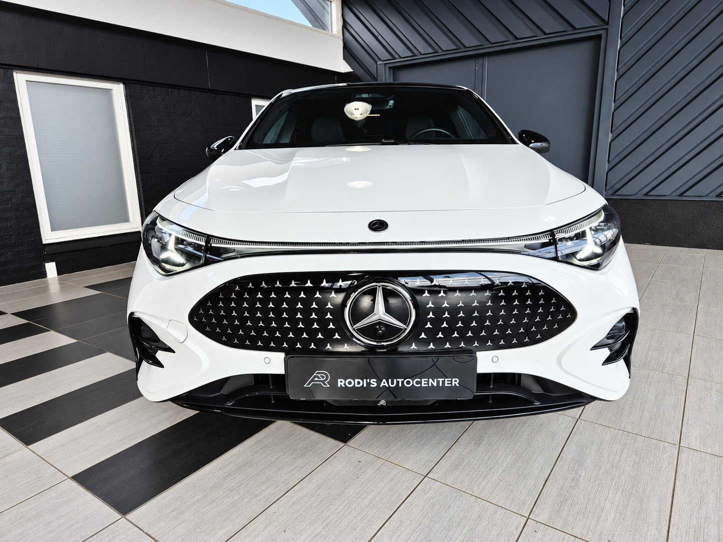 Hvid Mercedes CLA250+ fra 2025