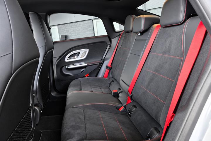 Hvid Mercedes CLA250+ fra 2025