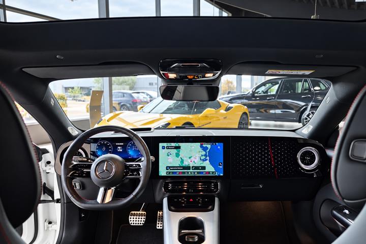 Hvid Mercedes CLA250+ fra 2025