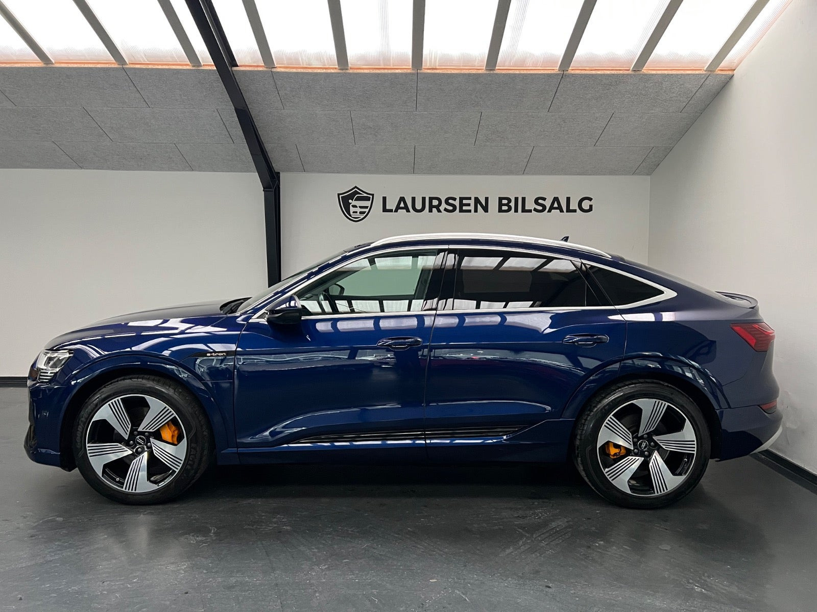 Blå Audi e-tron fra 2021