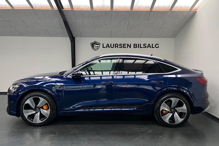 Blå Audi e-tron fra 2021