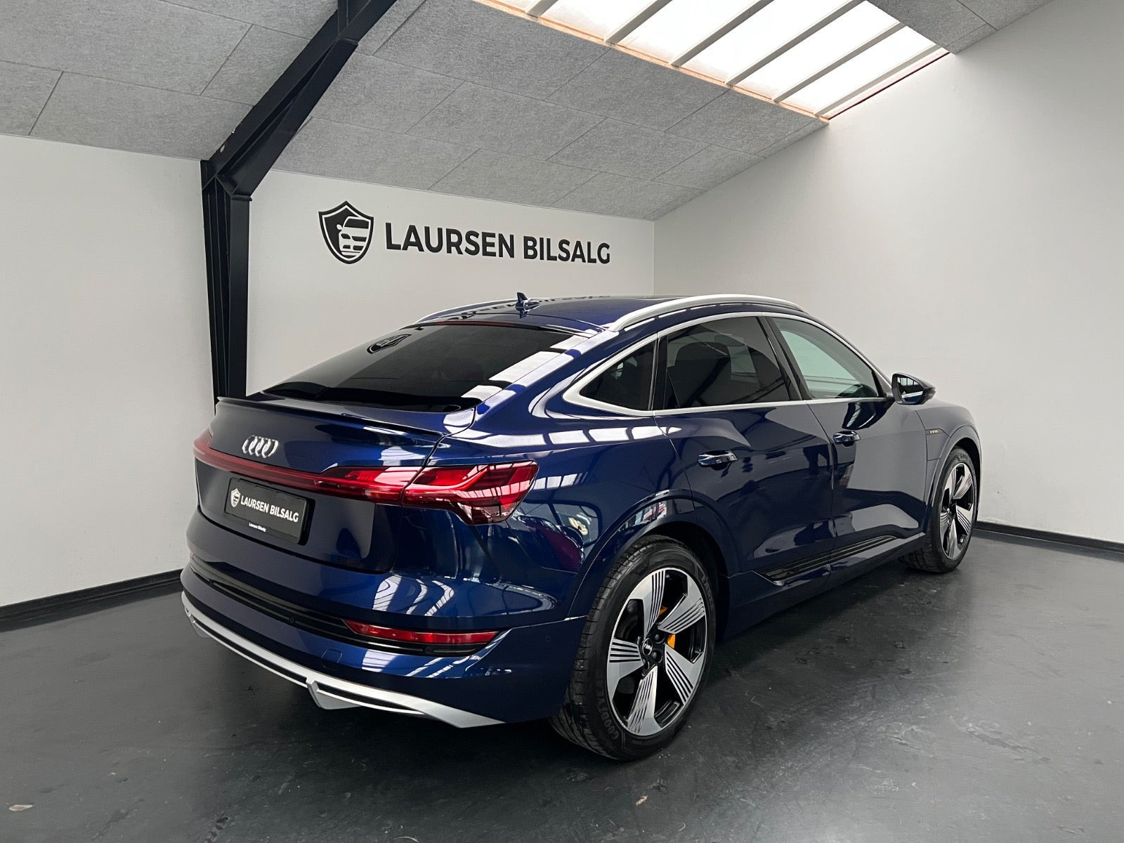 Blå Audi e-tron fra 2021