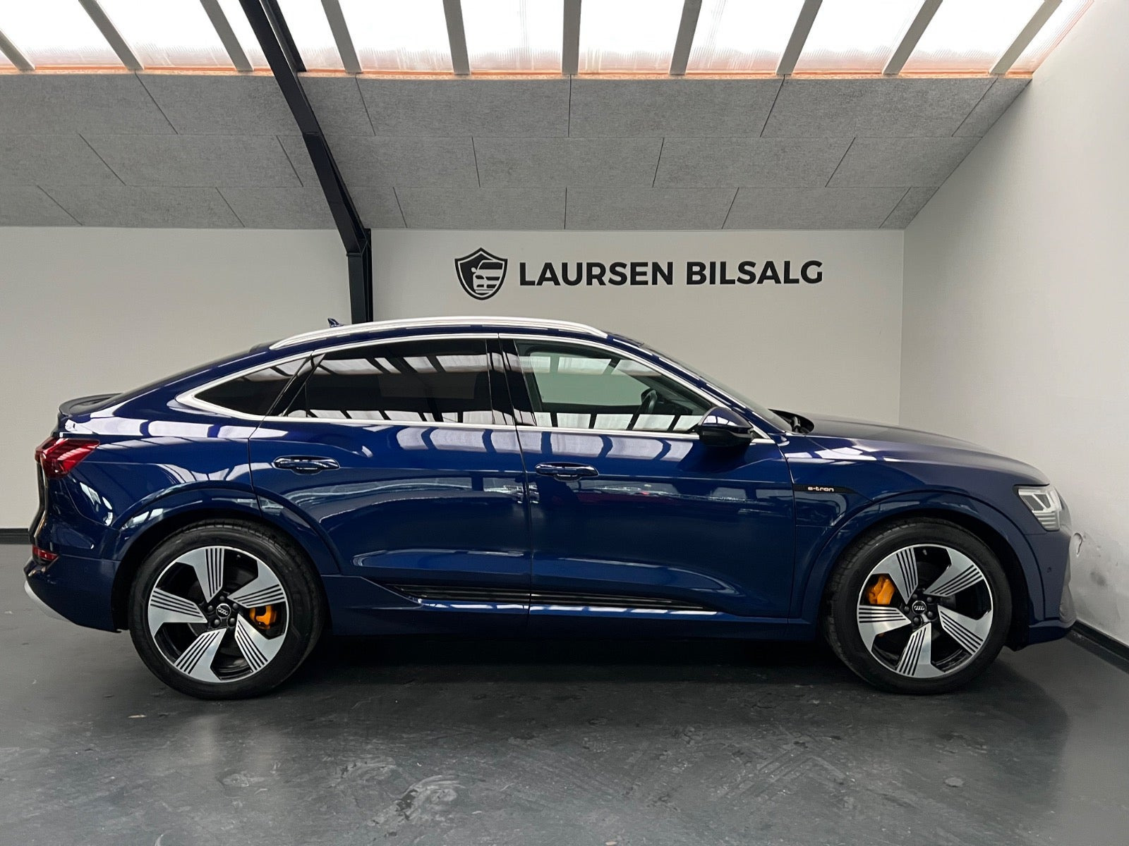 Blå Audi e-tron fra 2021