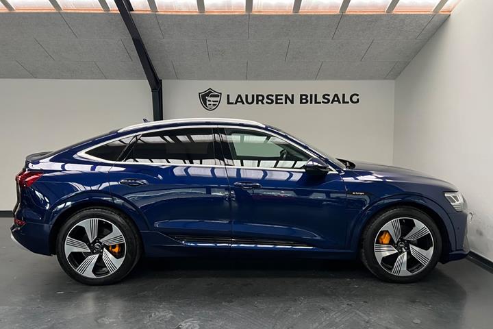 Blå Audi e-tron fra 2021