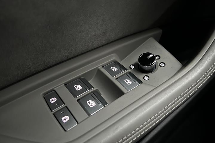 Blå Audi e-tron fra 2021
