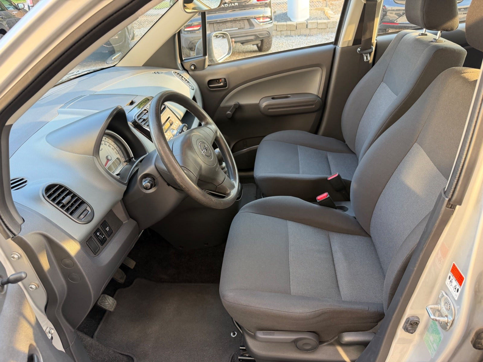 Sølv Opel Agila fra 2010