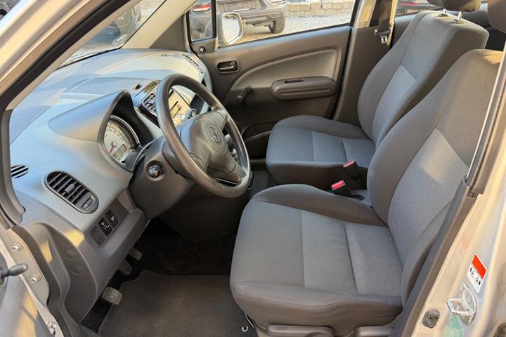 Sølv Opel Agila fra 2010