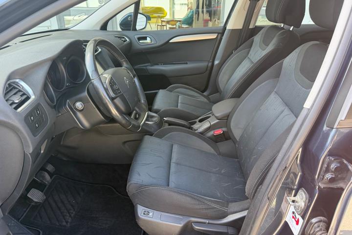 Blå Citroën C4 fra 2014