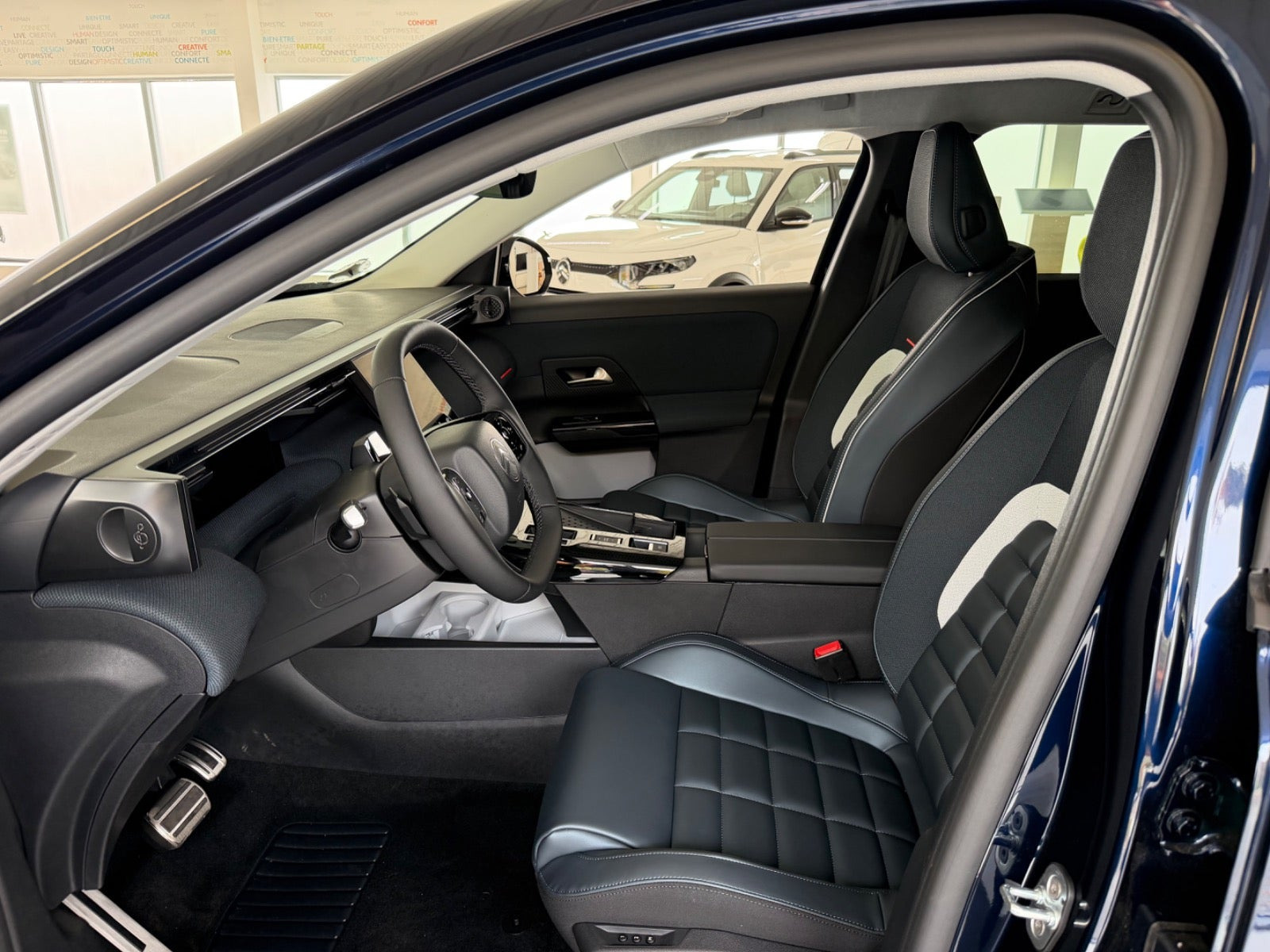 Blå Citroën ë-C5 Aircross fra 2026
