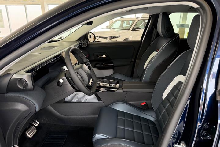 Blå Citroën ë-C5 Aircross fra 2026