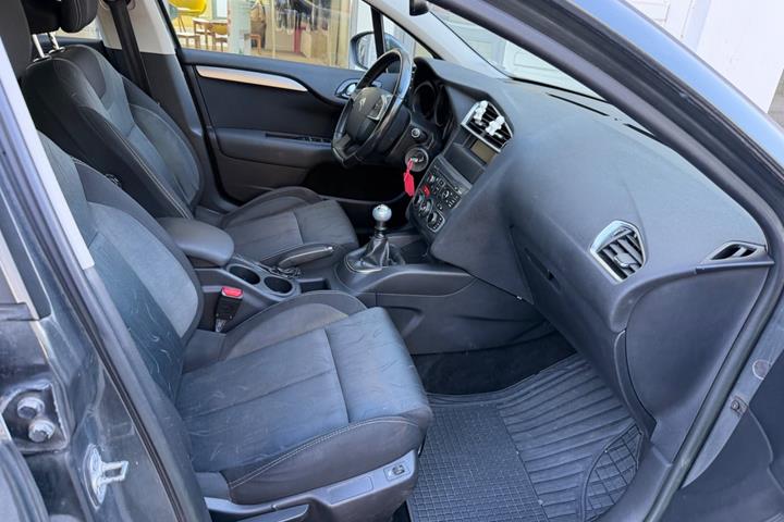 Grå Citroën C4 fra 2014