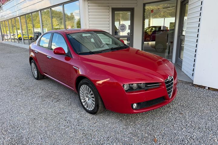 Rød Alfa Romeo 159 fra 2007