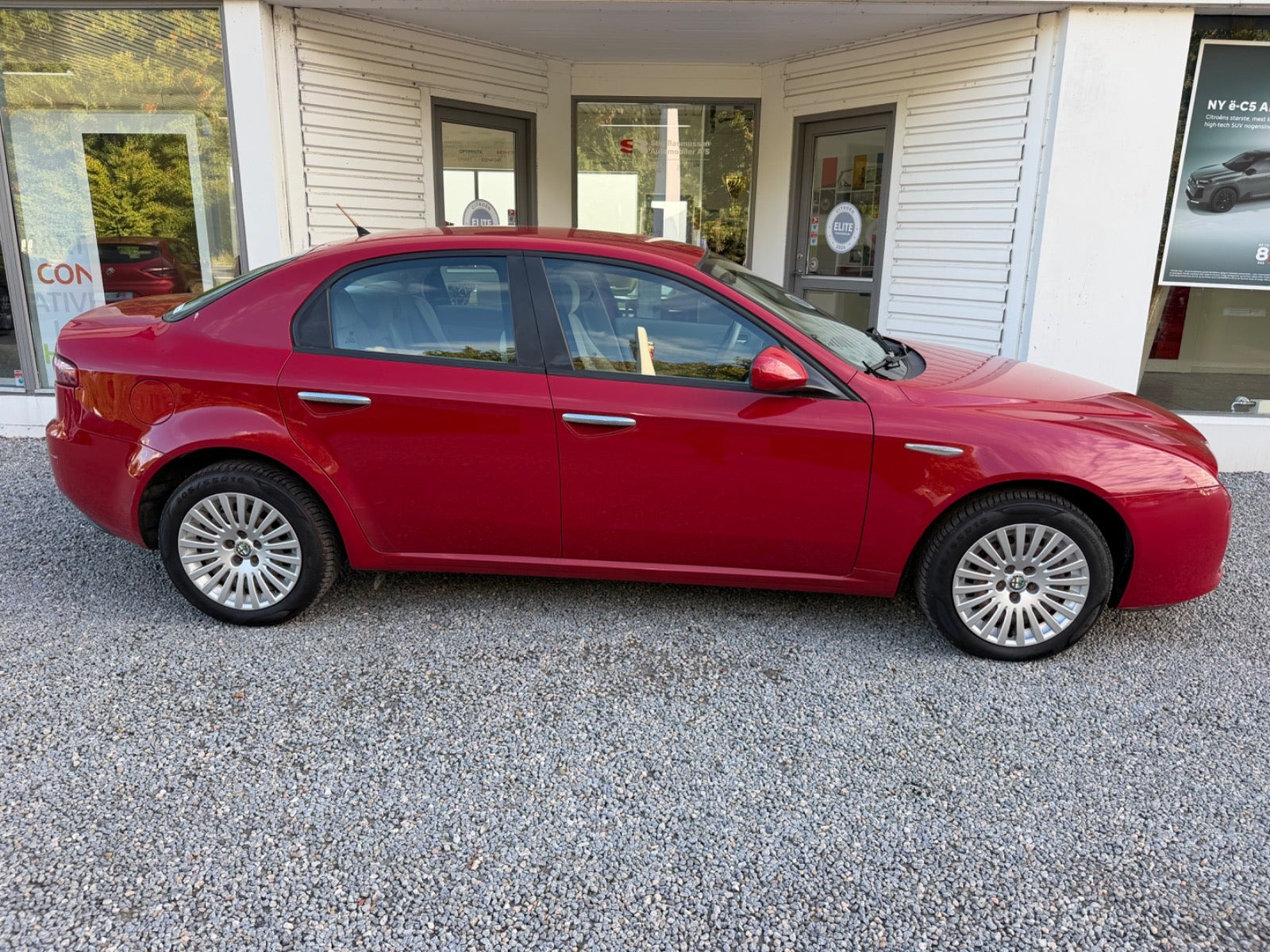 Rød Alfa Romeo 159 fra 2007