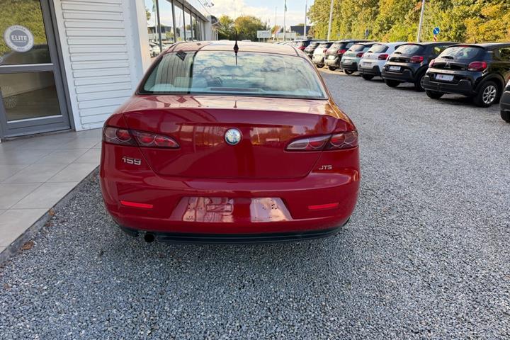 Rød Alfa Romeo 159 fra 2007