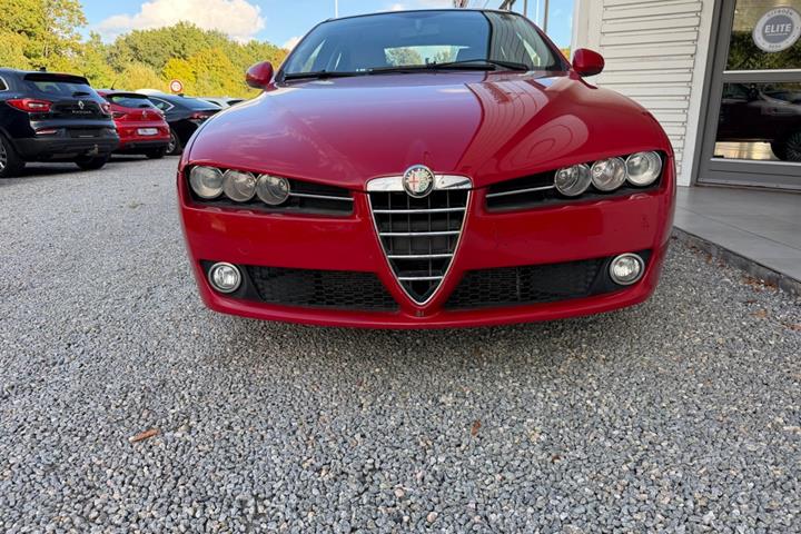 Rød Alfa Romeo 159 fra 2007