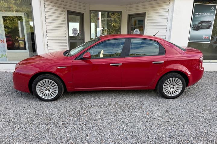 Rød Alfa Romeo 159 fra 2007