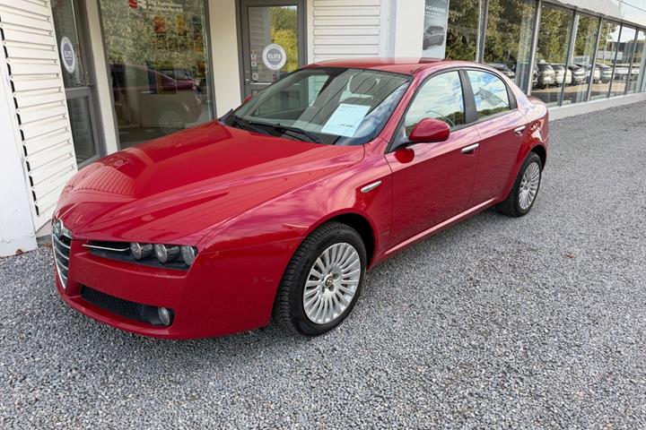 Rød Alfa Romeo 159 fra 2007
